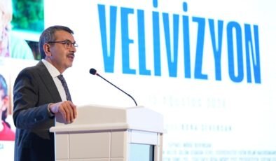 Bakan Tekin: Okul, öğretmen, ebeveyn, çocuklar; kocaman bir aileyiz