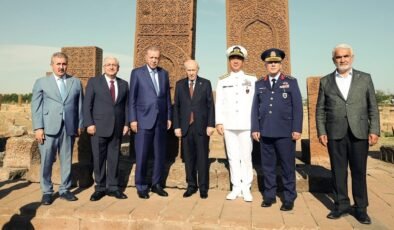 Cumhurbaşkanı Erdoğan, Ahlat Selçuklu Mezarlığı’nı ziyaret etti