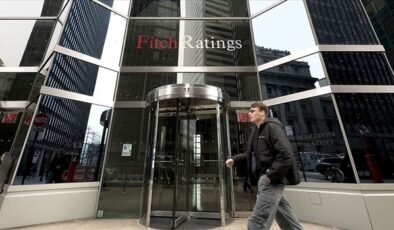 Fitch, İsrail’in kredi notunu düşürdü