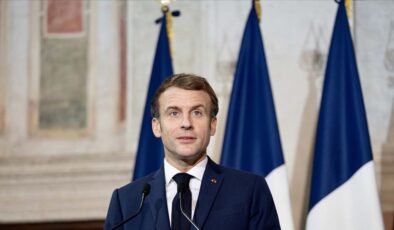 Fransa’da seçimden birinci çıkan sol partiden Emmanuel Macron’a azletme tehdidi