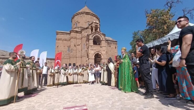 Akdamar Adası’nda Ermeni ayini yapıldı