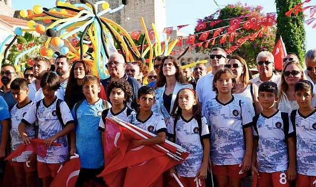 Çeşme Festivali, “90’larda Çeşme” teması ile başladı!