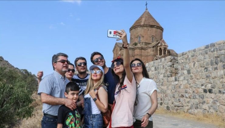 İranlı turistler, tatil ve alışveriş için Van’ı tercih ediyor