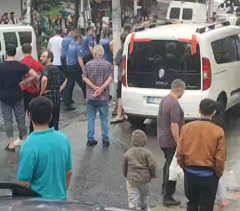 İstanbul – Esenyurt’ta sopalı bıçaklı park yeri kavgası kamerada