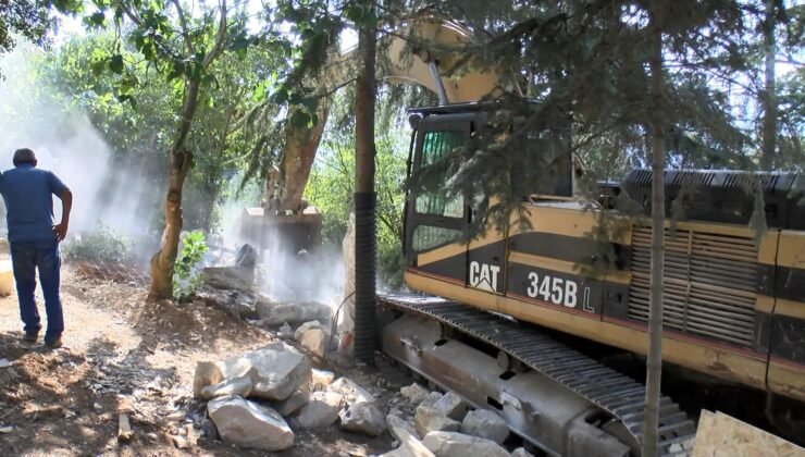 İstanbul- Vaniköy’deki yıkıma 2’nci gününde devam ediliyor