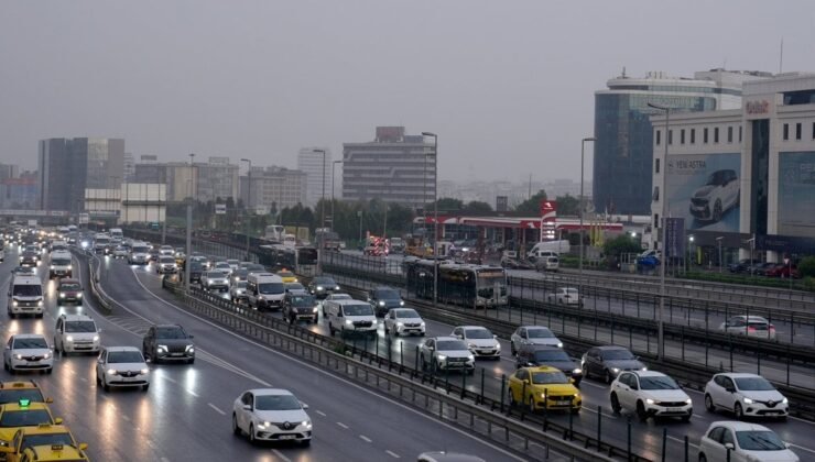 İstanbul’da haftanın ilk iş gününde trafikte yoğunluk yaşanıyor