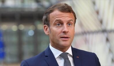 Macron’a eleştiriler devam ediyor…