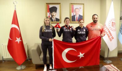 Paralimpik Oyunları’nda mücadele eden özel sporcular, Samsun’a döndü