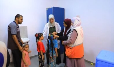 UNRWA: Gazze Şeridi’nde yaklaşık 355 bin çocuk aşı oldu