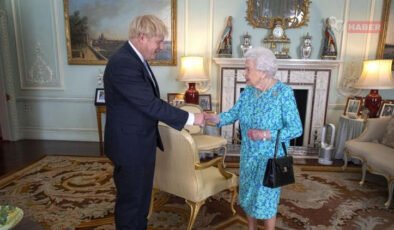 Eski İngiltere Başbakanı Boris Johnson’dan Kraliçe II. Elizabeth iddiası