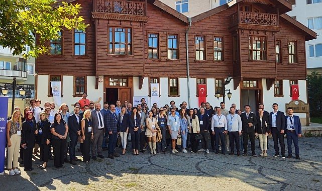 Gölcük Belediyesi, dijitalleşen İstihdam Ofisi’nin çalışmalarını tanıtmak ve istihdama katkı sunmak adına dev sanayi firmalarını bir araya getirdi.