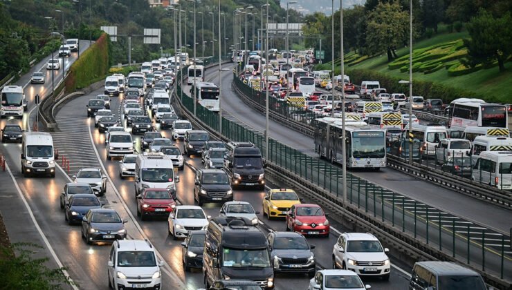 Haftanın ilk iş ve okul gününde İstanbul’da trafik yoğunluğu