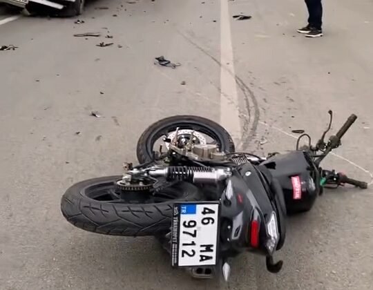 İnegöl’de, minibüsle çarpışan motosikletin şoförü ağır yaralandı