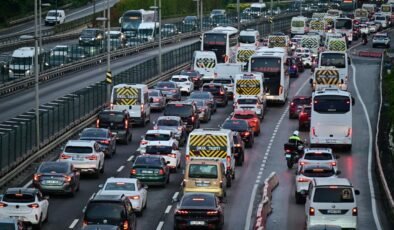 İstanbul’da trafik yoğunluğu: Harita kırmızıya döndü!