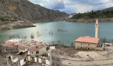 Yusufeli Barajı’nın Enerji Üretimine Başlandı, Sular Çekilince Eski Köyler Ortaya Çıktı