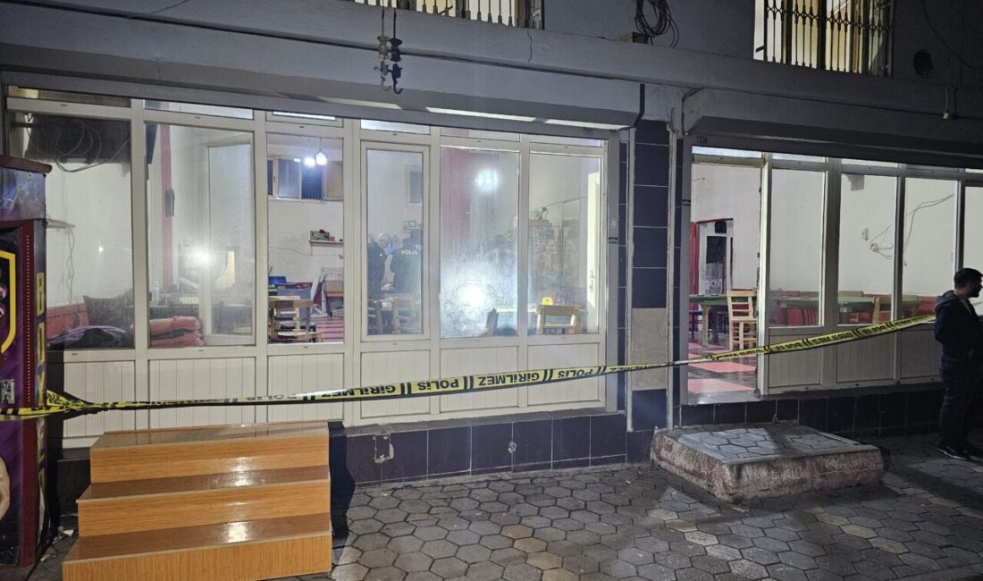 Gökhan KESKİNCİ/ ADANA, – ADANA’da D.G. (17), bastığı kahvehanede oturan