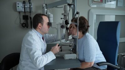 İSTANBUL, – Katarakt ve kornea sorunları nedeniyle görme problemi yaşayan