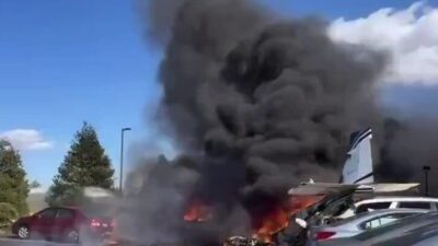 ABD, – PENSİLVANYA’da kapısı açık şekilde havalanan ve acil iniş