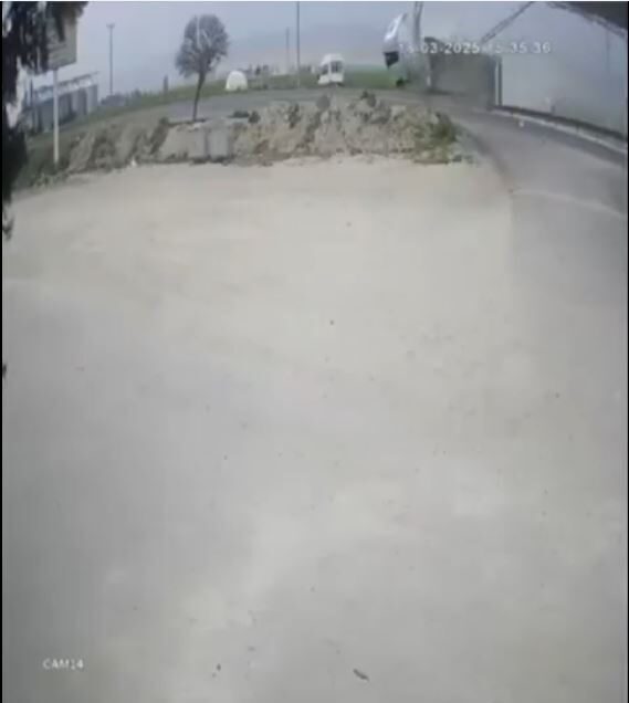 Salih KESKİN/KIZILTEPE (Mardin), – MARDİN’in Kızıltepe ilçesinde hafriyat kamyonu, açık