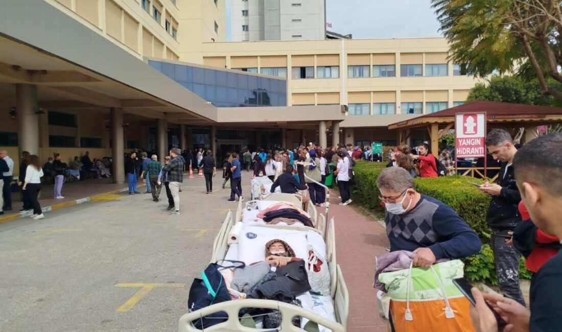 ANTALYA, – ANTALYA’da Akdeniz Üniversitesi Hastanesi’nin acil servisinde yangın çıktı.