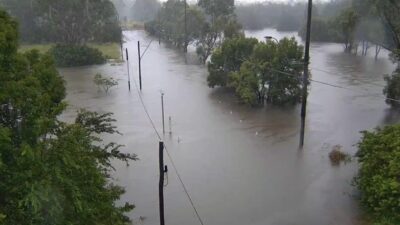 AVUSTRALYA, – AVUSTRALYA’da Queensland eyaletinde 300 binden fazla evin elektriksiz