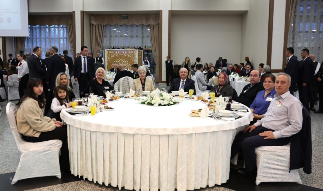ANKARA, – MİLLİ Savunma Bakanı Yaşar Güler, şehit aileleri ve
