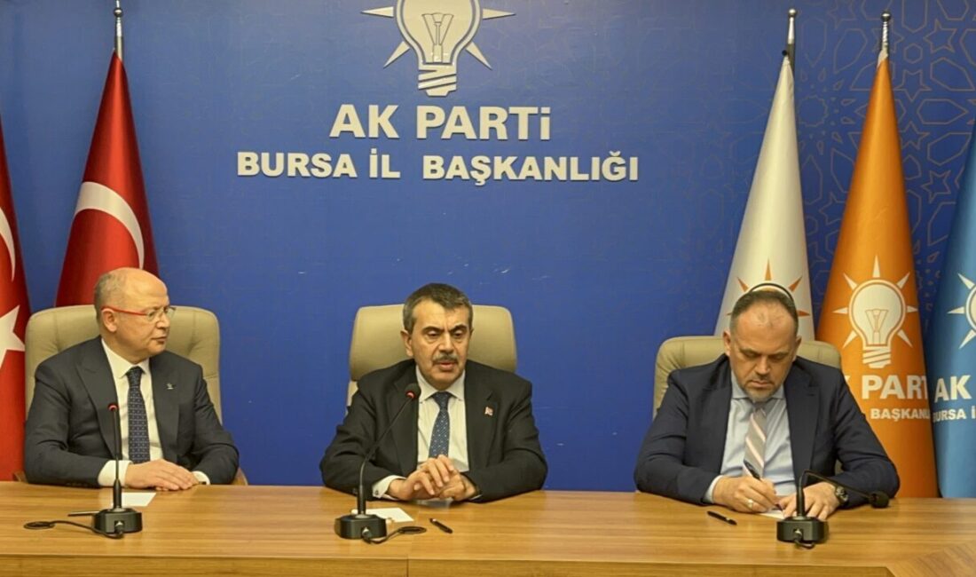 YENİDEN YAPILAN LİSE İLE AK PARTİ İL BAŞKANLIĞI’NI ZİYARET ETTİ