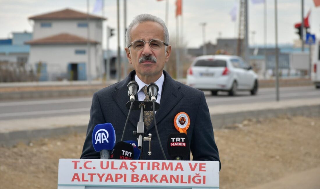 Bayram AYHAN/BATMAN, – ULAŞTIRMA ve Altyapı Bakanı Abdulkadir Uraloğlu, “2002