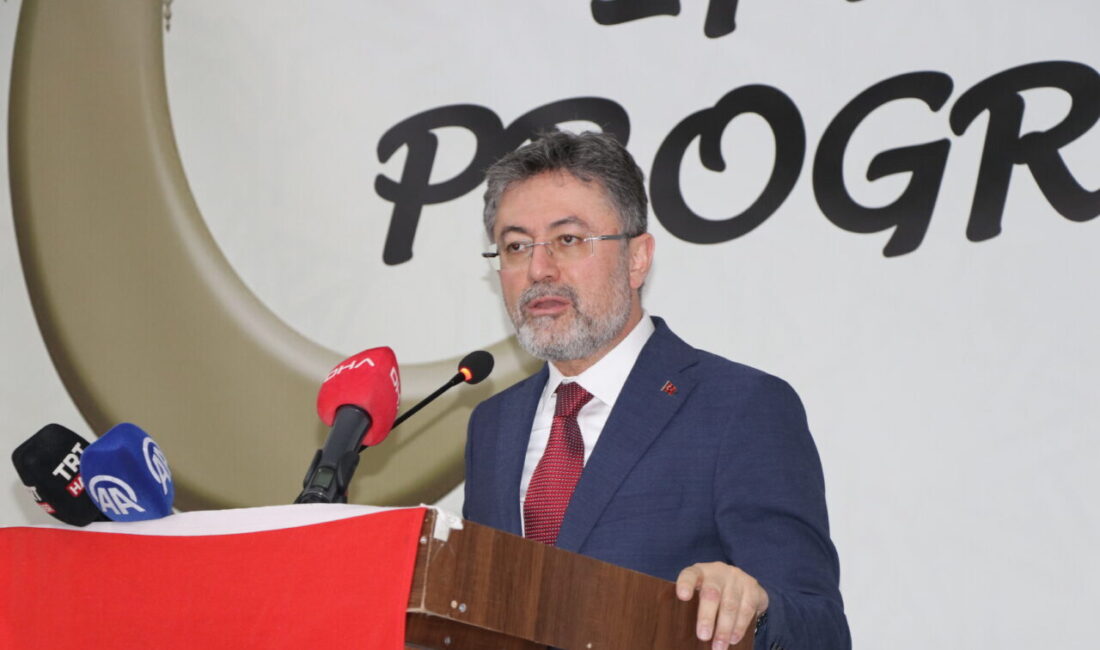 İFTARA KATILDI Hakkari’nin Çukurca ilçesindeki programın ardından Tarım ve Orman