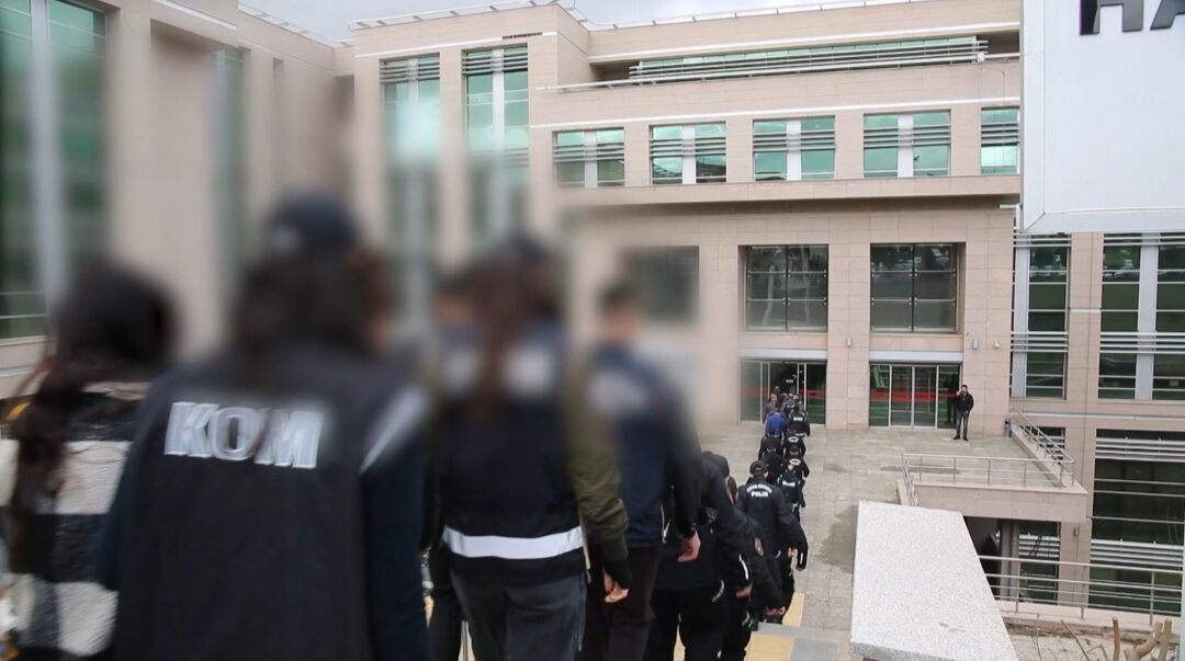 Bayram AYHAN/BATMAN, – BATMAN’da, mağdurlara ilahi güçlere sahip olduklarını söyleyip,