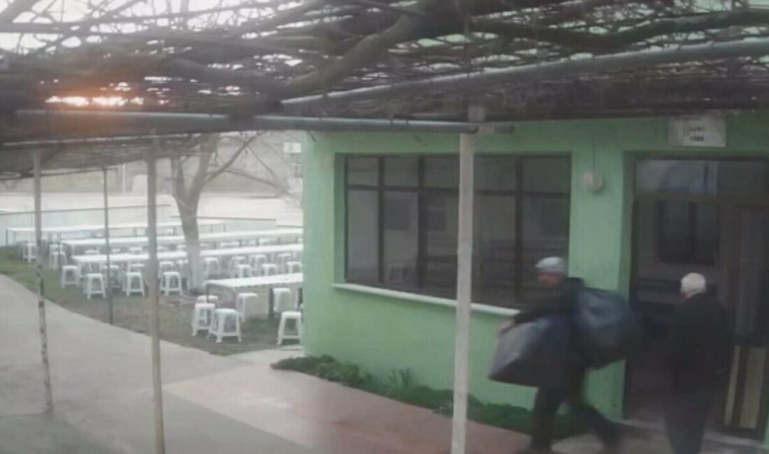 Nazif Cemhan ŞEN/ÇANAKKALE, – ÇANAKKALE’nin Çan ilçesindeki camiden yaklaşık 100