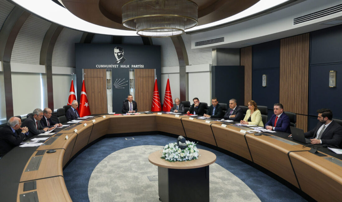 ANKARA, – CHP Genel Başkanı Özgür Özel, partisinin genel merkezinde