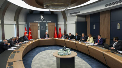 ANKARA, – CHP Genel Başkanı Özgür Özel, partisinin genel merkezinde