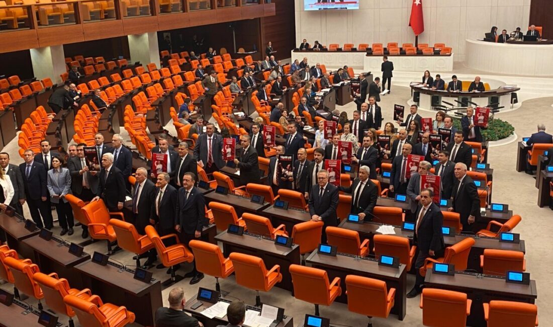 Aliekber METE/ANKARA, – TBMM Genel Kurulunda CHP milletvekilleri grup sıralarında
