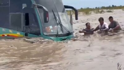 EKVADOR, – EKVADOR’un güneyinde meydana gelen selde 2 kişi hayatını