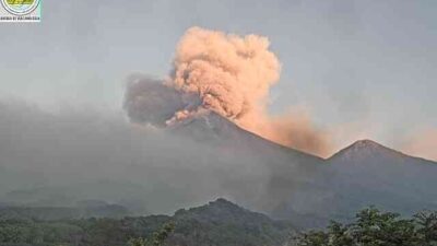 GUATEMALA, – GUATEMALA’daki Fuego Yanardağı’nda patlama meydana geldi. Dünyanın en