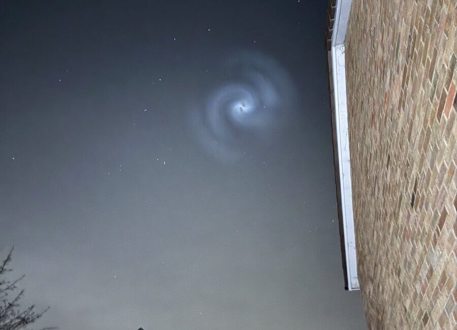 BİRLEŞİK KRALLIK, – İNGİLTERE Meteoroloji Ofisi (Met Office), gökyüzünde görülen