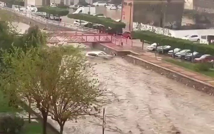 İSPANYA, – İSPANYA’da etkili olan şiddetli yağış ve fırtınaya karşı