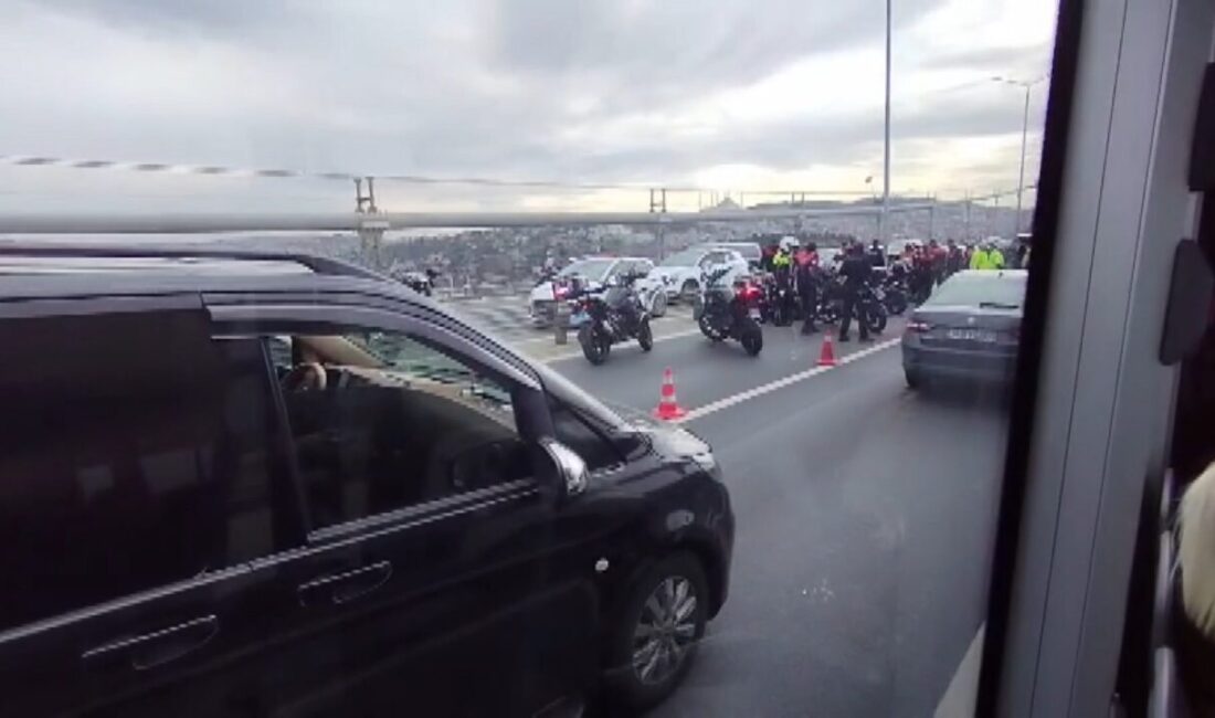 Hasan YILDIRIM/İSTANBUL, – 15 TEMMUZ Şehitler Köprüsü’nde motosikletli polis ekibi