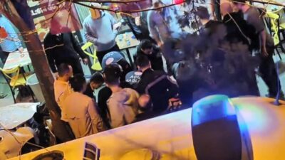 İSTANBUL, / Uğur ŞAHİN-BAYRAMPAŞA’da iki otomobilin caddede çarpışması sonucu meydana