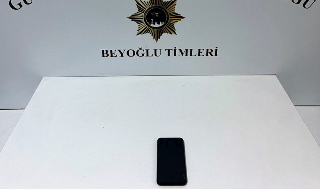 İhsan DÖRTKARDEŞ/İSTANBUL, – BEYOĞLU’nda 2 şüpheli yolda yürüyen iki kadından