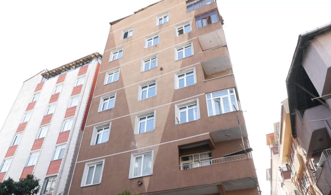 Canan İLARSLAN- Harun ŞAHBAZOĞLU, İSTANBUL, KÜÇÜKÇEKMECE ‘de, depreme dayanıksız olduğu