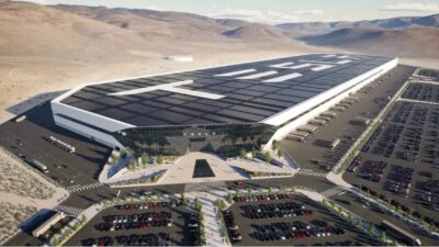 İTALYA, – İTALYA’nın başkenti Roma’daki Tesla bayisinde çıkan yangında 17