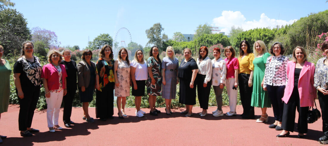 İrem GÜNEYBAZ/ANTALYA, – AKDENİZ Üniversitesi’nde Prof. Dr. Özlenen Özlenen Özkan’ın