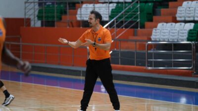 İZMİR, – BASKETBOL Süper Ligi’nde son 11 maçını kaybederek yıllar