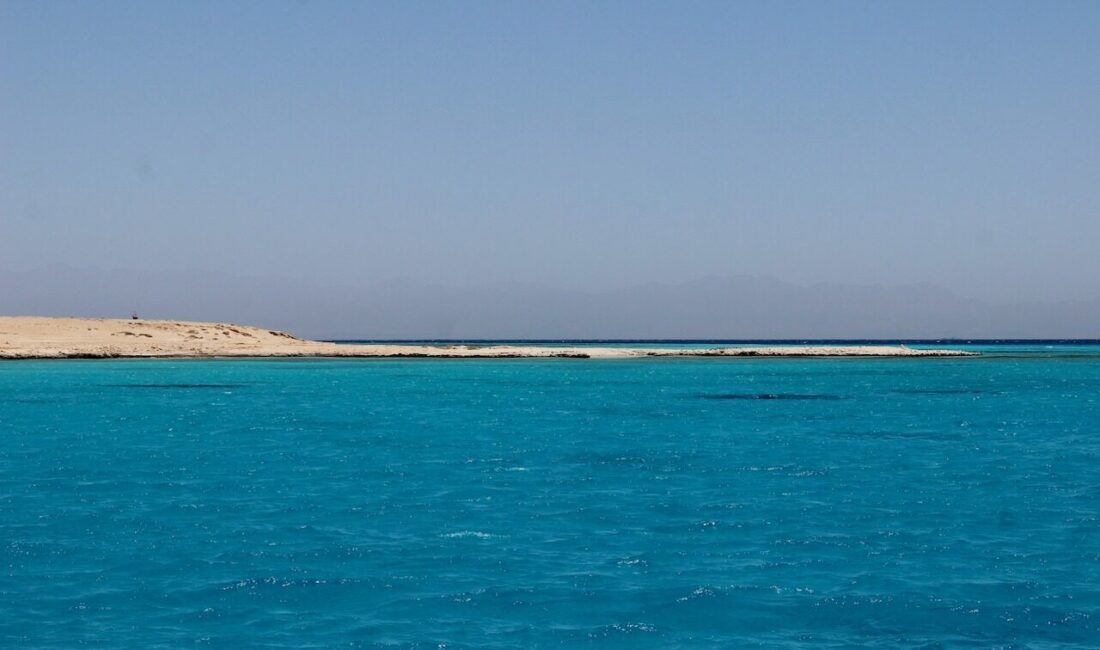 MISIR, – MISIR’ın Kızıldeniz kıyısında 44 turist taşıyan denizaltının batması