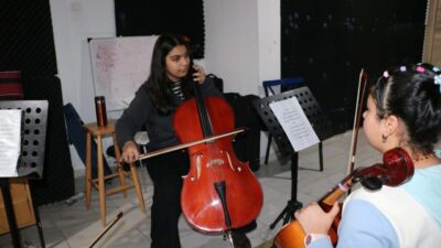 Yağmur ÖNGÜN/İZMİR, – İZMİR’de lise öğrencisi Zelal Kılıçaslan (17), dezavantajlı