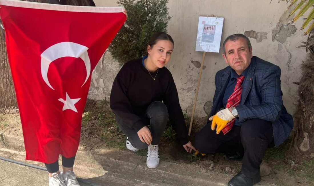 Yasin KESKİN/KARACABEY (Bursa), – BURSA’nın Karacabey ilçesinde, lise öğrencileri, öğretmenleriyle