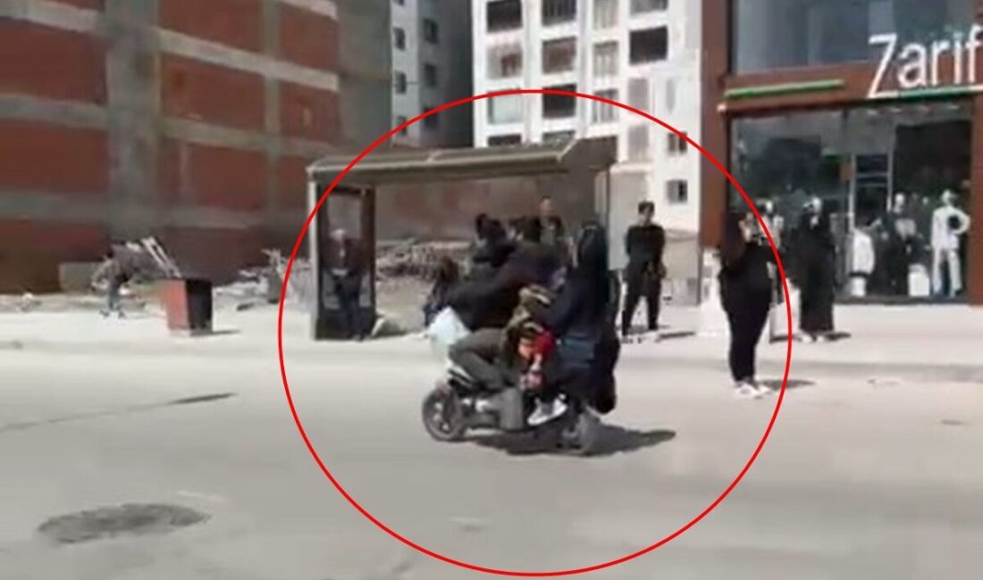 Tekin YALÇINKAYA/ELAZIĞ, – ELAZIĞ’da, 3’ü çocuk 5 kişinin motosikletteki tehlikeli