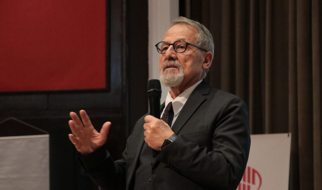 Furkan KAVUKLU/ KAYSERİ, – KAYSERİ’de katıldığı konferansta açıklamalarda bulunan Prof.